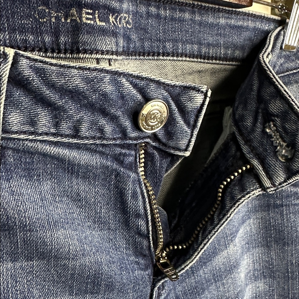 $8 Ship $4.99Michael Kors Light Blue Skinny Jeans 
Women Size 4  Condition: Used - Picture 4 of 6